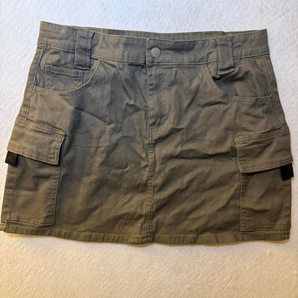 Almost Famous army green cargo mini skirt Size L #cargo #miniskirt #Y2K